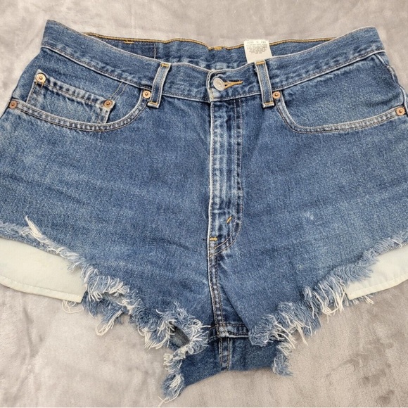 Custom Distressed VINTAGE Levi’s 550 Cutoff Shorts - Picture 9 of 10